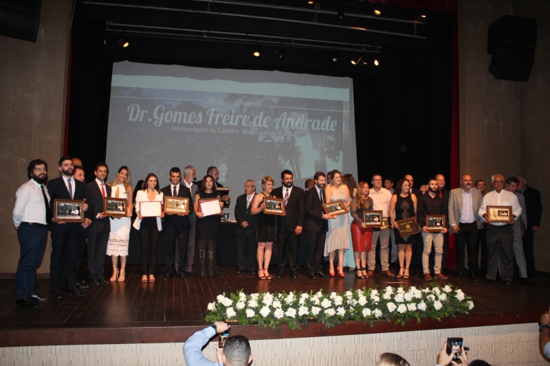 Homenageados da noite.